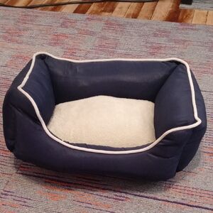 Heart to Tail Navy Pet Bed with Cream Cushion